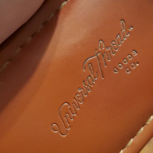 Universal Thread Slides Size 9.5 - Picture 8 of 10